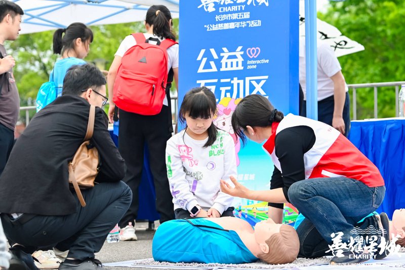 老人救助:社会温暖的缩影